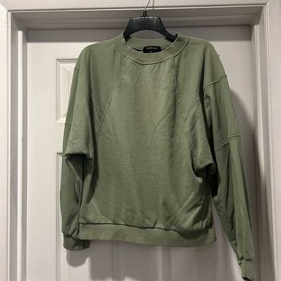 Tops - Women’s sweatshirt